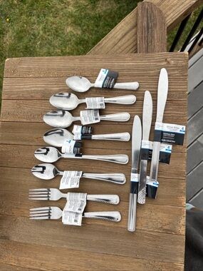 Mainstay 40 Pieces Flatware Set-4Sm.spoons-10Bg.spoons-6T.spoon-8 Forks-12 Knife
